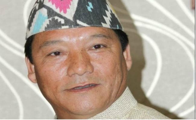 विमल गुरुंग के स्कूल पर पुलिस ने बोला धाबा, पहाड़ पर आमरण अनशन खत्म