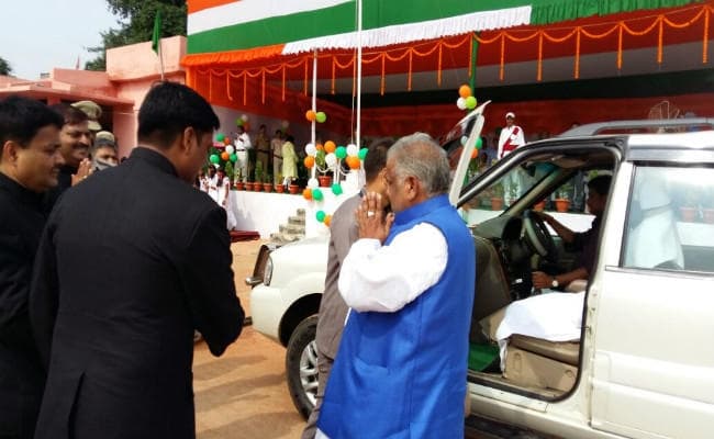 नवादा में प्रभारी मंत्री श्रवण कुमार ने किया झंडोतोलन