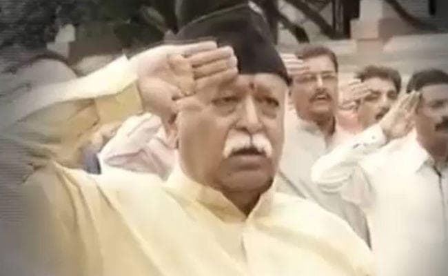 प्रशासन की रोक के बावजूद आएएसएस प्रमुख ने केरल में किया झंडोत्तोलन