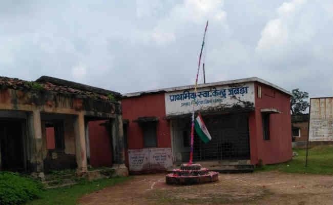 स्वतंत्रता दिवस पर सिमरिया के जबरा अस्पताल में हुआ तिरंगा का अपमान