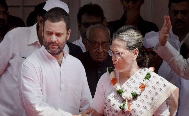 समाज में घृणा फैलानेवाली व विभाजित करनेवाली ताकतों के खिलाफ लड़ाई हो : सोनिया