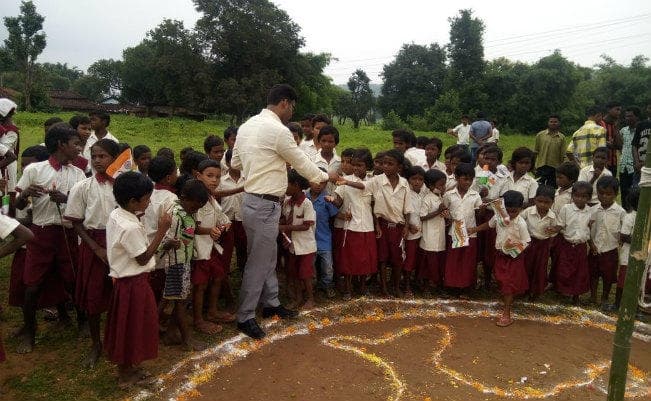 रांची : प्रभात खबर के गोद लिये गांव सीताडीह में झंडोत्तोलन