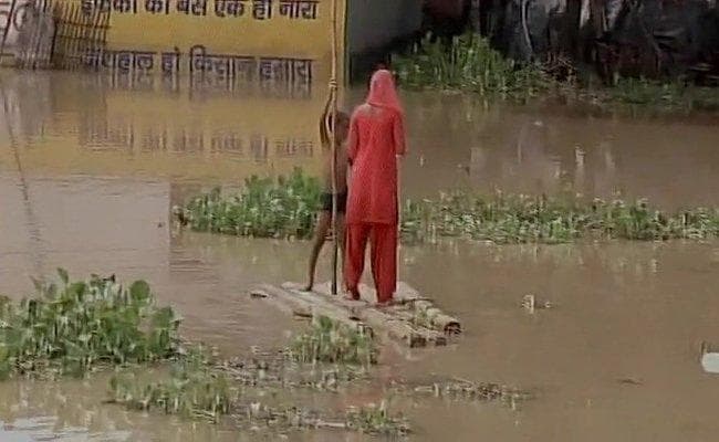 बिहार में बाढ़ : झकझोर देने वाली त्रासदी से दो चार हो रहे हैं लोग, फिर भी उम्मीद अभी जिंदा है