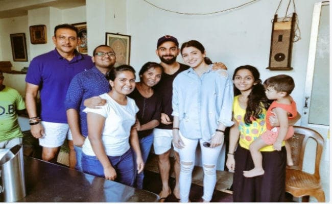 विराट से मिलने श्रीलंका पहुंचीं अनुष्का, सोशल मीडिया में ‘विरुष्का’ नाम से फोटो वायरल