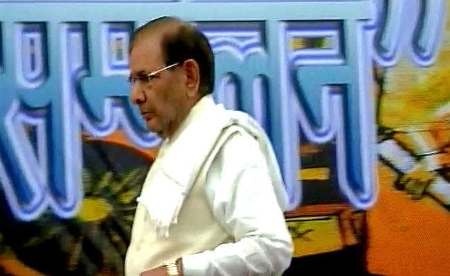 साझी विरासत बचाओ सम्मेलन LIVE : शरद के मंच पर पहुंचे मनमोहन-राहुल, दिग्गजों का जमावड़ा