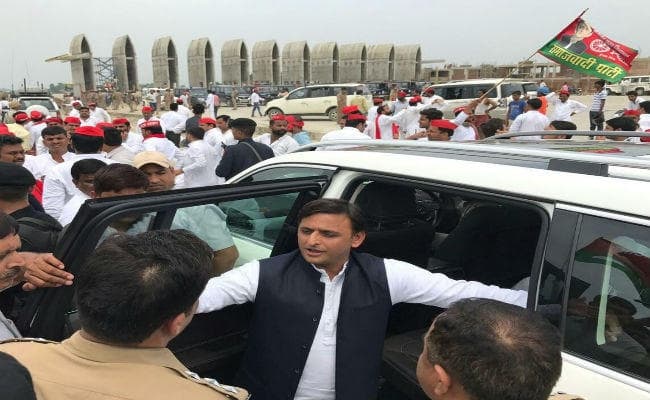 हिरासत में लिये जाने पर बोले अखिलेश जिला पंचायत चुनाव जीतने के लिए यह सब कर रही है योगी सरकार