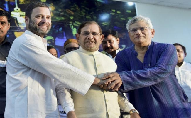 विपक्ष का नया ध्रुवीकरण : शरद मेजबान, राहुल-मनमोहन व येचुरी-रामगोपाल मेहमान, अब आगे क्या होगा?