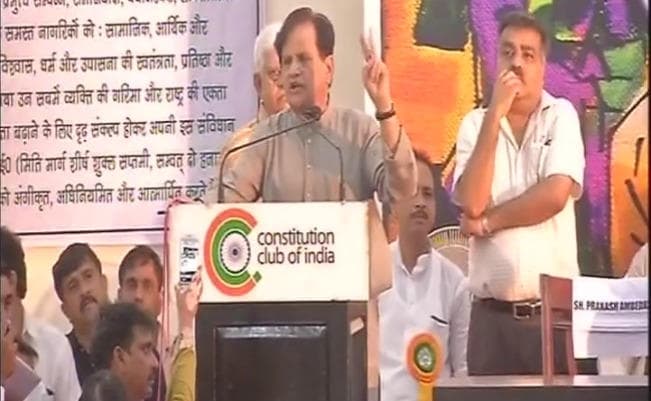 अहमद पटेल ने निभाई ''दोस्ती '', शरद का मंच किया साझा और मोदी-शाह पर जमकर बरसे