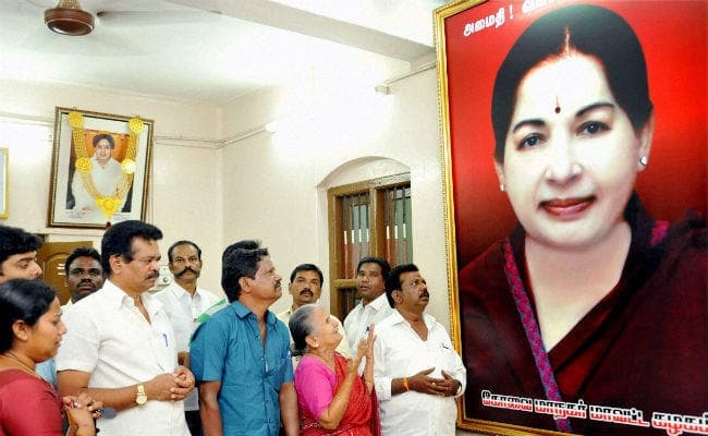 तमिलनाडु सरकार ने पूर्व मुख्‍यमंत्री जे. जयललिता की मौत की जांच के दिये आदेश