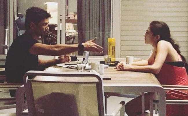 सुशांत सिंह राजपूत संग स्‍पॉट की गईं सैफ की बेटी सारा अली खान, देखें तसवीर