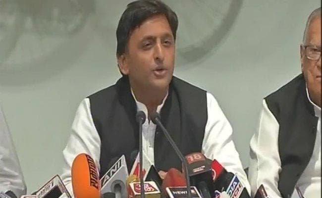 योगी नये भारत के ''डिजिटल मुख्यमंत्री'', वास्‍तविकताओं से अनभिज्ञ : अखिलेश यादव