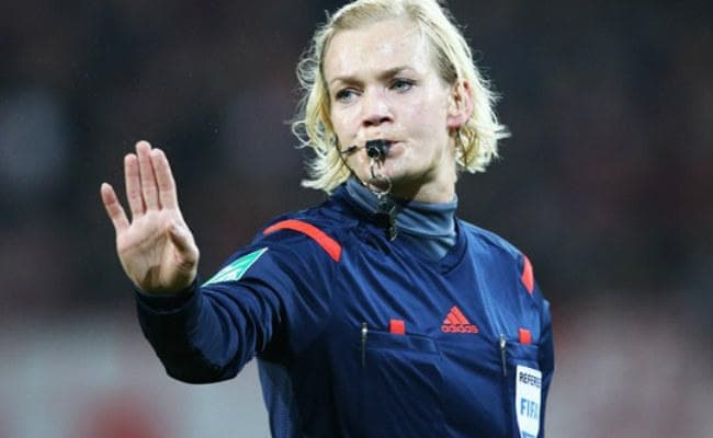 अंडर-17 फुटबाल विश्व कप में पहली बार सात महिलायें होंगी सहयोगी रैफरी