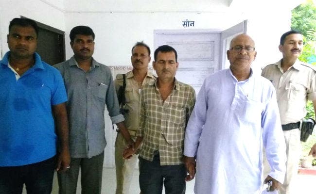 जगदीशपुर में घूस लेता राजस्वकर्मी गिरफ्तार