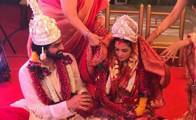 रिया सेन ने ब्‍वॉयफ्रेंड शिवम संग रचाई शादी, #weddingceremony की तसवीरें आई सामने