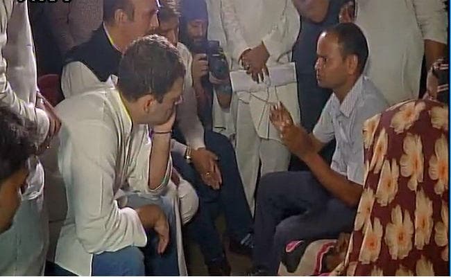 गोरखपुर हादसे के शिकार लोगों के परिजनों से मिले राहुल गांधी, दे सकते हैं योगी आदित्यनाथ को जवाब