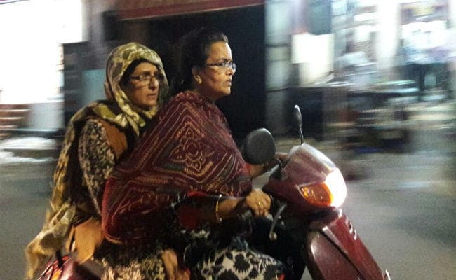 जानें, आखिर मुंह में दुपट्टा लपेटे किरण बेदी क्यों निकली सड़क पर