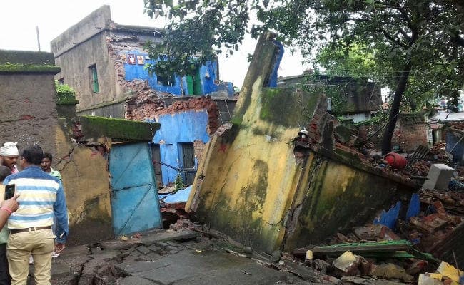 धनबाद : लोदना क्षेत्र में जमीन में दरार, भू धंसान, वृद्ध महिला दबी, क्षेत्र खाली करने का आदेश, Photos