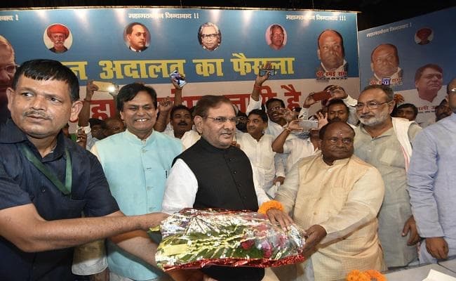 शरद समर्थकों का सीएम हाउस के बाहर हंगामा मामला : 15 गिरफ्तार, 150 लोगों पर केस दर्ज