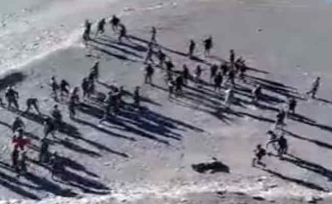 लद्दाख में चीन के सैनिकों ने भारतीय सेना पर किया हमला, देखें VIDEO