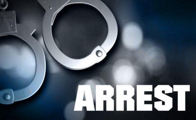 राष्ट्रगान के समय बैठे रहे तीन कश्मीरी छात्र गिरफ्तार