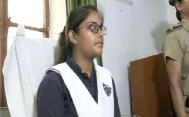 उत्तर प्रदेश में 10वीं की छात्रा बनीं थानेदार, कहा- आईपीएस बनना है मेरा सपना