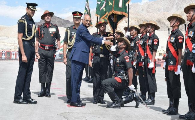 VIDEO: चीन से जारी तनाव के बीच राष्ट्रपति कोविंद सैनिकों का हौसला बढ़ाने पहुंचे लद्दाख