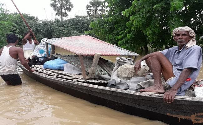 बिहार में बाढ़ का तांडव : अब तक 304 की मौत, राहत व बचाव कार्य जारी