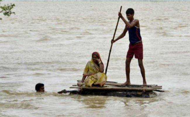 बिहार बाढ़ : मुजफ्फरपुर शहर की ओर तेजी से बढ़ रहा पानी, मरनेवालों की संख्या 304 हुई