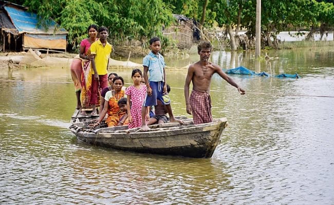 बिहार में बाढ़ : बूढ़ी गंडक में उफान, घट रही कोसी