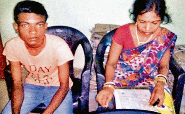 मां की शादी के हुए 17 साल, बेटे की उम्र हो गयी 20 साल....जानिए कैसे हुआ ये अजूबा