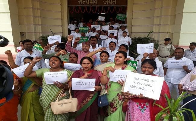 VIDEO : ''सृजन घोटाला'' को लेकर बिहार विधानमंडल के दोनों सदनों में जमकर हंगामा