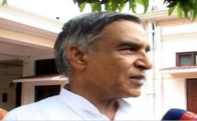 पूर्व रेल मंत्री पवन बंसल के घर और कारोबारी ठिकानों पर आयकर का छापा