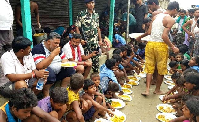 बिहार में बाढ़ : व्‍यवस्‍था से लड़ते-लड़ते जरूरतमंदों का मसीहा बना सांसद