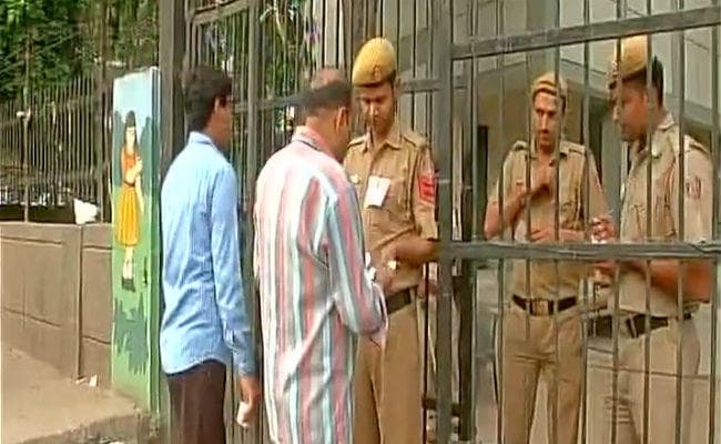 दिल्ली : केजरीवाल की साख दांव पर, बवाना विधानसभा उपचुनाव के लिए मतदान जारी