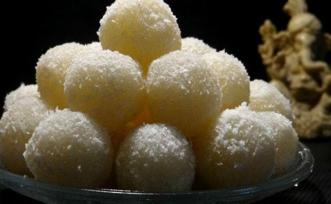 गणेश चतुर्थी में ऐसे बनायें गुड़-नारियल के लड्डू