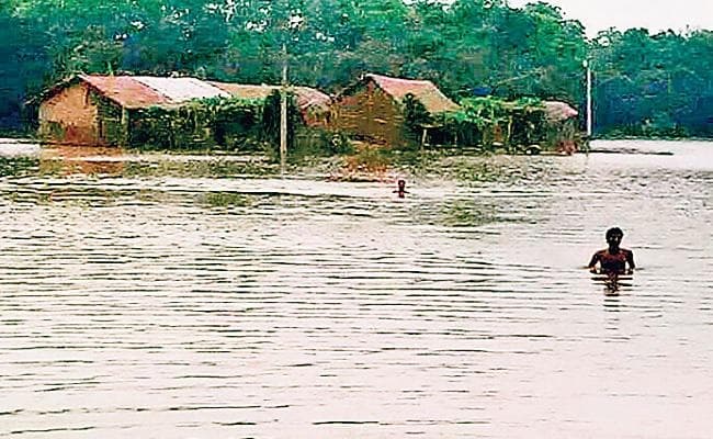 बिहार में बाढ़ से तबाही, सीएम नीतीश ने राहत कार्यों का लिया जायजा