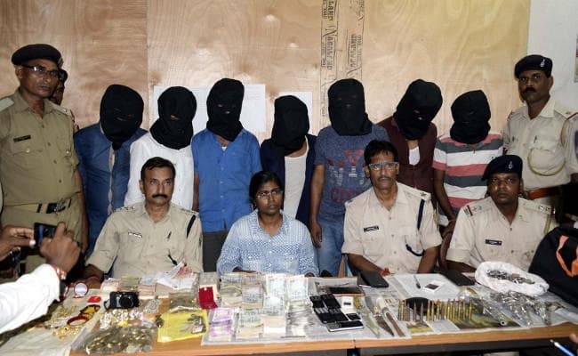 बिहार, बंगाल व झारखंड के अपराधियों ने मधुपुर में भाजपा नेता के घर मचाया तांडव, सात गिरफ्तार