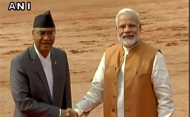 VIDEO: नेपाल के पीएम देउबा का राष्ट्रपति भवन में पारंपरिक स्वागत, देखें वीडियो
