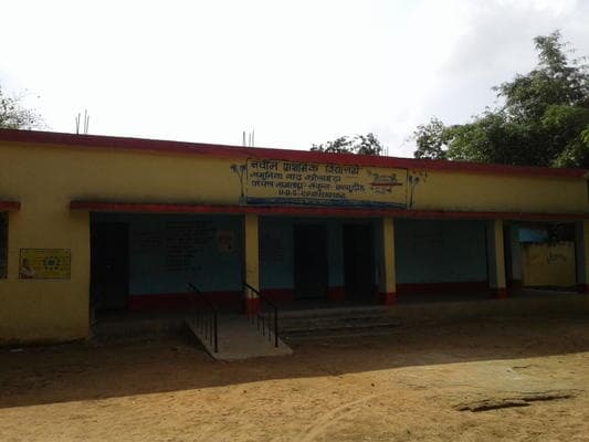 जामताड़ाः खो गयी चाबी, तीन दिनों से बंद है स्कूल का दरवाजा