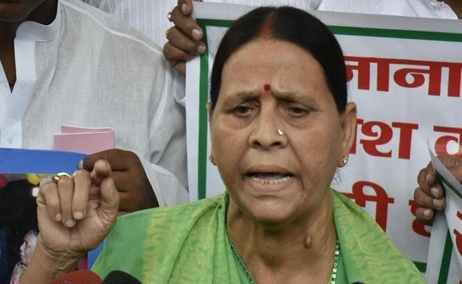 VIDEO : सृजन घोटाला मामले में राबड़ी का सरकार पर बड़ा आरोप, कहा-आरोपितों को जहर देकर मारा जा रहा है