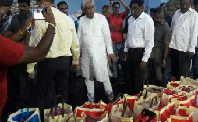 बिहार में बाढ़ प्रभावित मोतिहारी व सुगौली का सीएम नीतीश ने किया भ्रमण, दिये ये जरूरी निर्देश