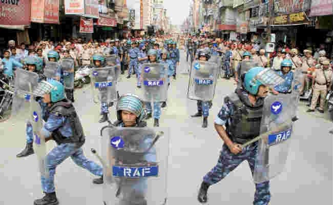 #RamRahimVerdict : सिरसा में कर्फ्यू, 29 ट्रेनें रद्द, 15000 अर्धसैनिक बल तैनात, मोबाइल इंटरनेट सेवा ठप