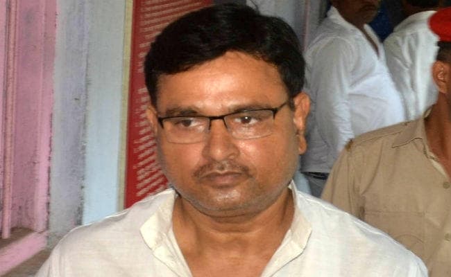 पटना पुलिस ने बालू माफिया को पकड़ा, झरिया पुलिस ने थाने से छोड़ा