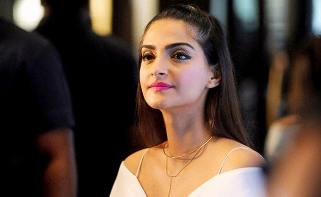 ''जोया फैक्टर'' में काम करने को लेकर उत्साहित हैं सोनम कपूर