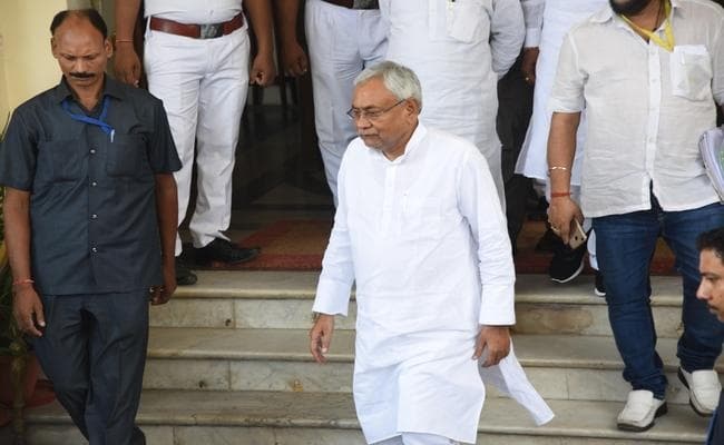 बिहार : विपक्ष के रवैये से नीतीश दुखी, तेजस्वी बोले- सृजन घोटाले में इस्तीफे के बिना निष्पक्ष जांच संभव नहीं