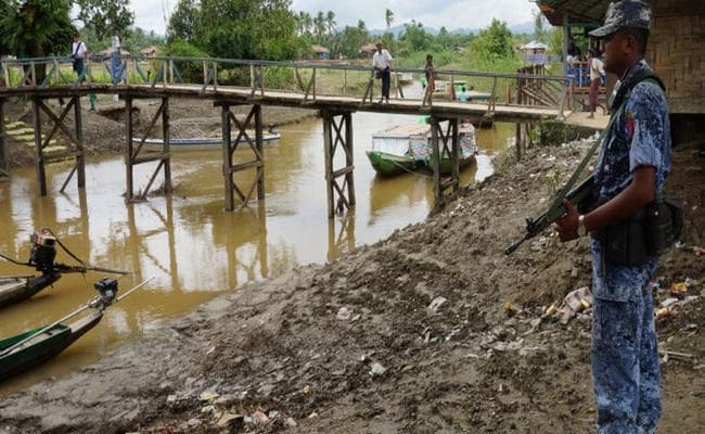 म्यांमार में रोहिंग्या उग्रवादियों से संघर्ष में 12 सुरक्षाकर्मी समेत 89 मरे