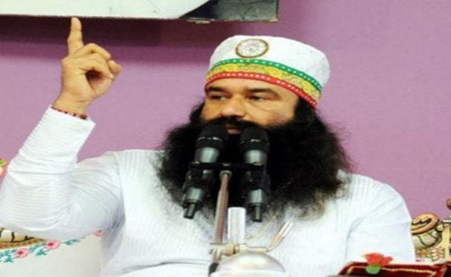 डेरा सच्चा सौदा प्रमुख बाबा राम रहीम को खट्टर सरकार से मिलते रहे हैं फायदे डेरा सच्चा सौदा प्रमुख बाबा राम रहीम को खट्टर सरकार से मिलते रहे हैं फायदे