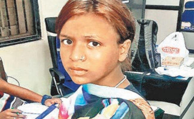 मोबाइल-पर्स गायब कर रहा है भिखारिन गिरोह