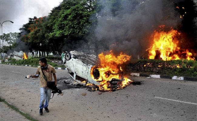 VIDEO: LIVE राम रहीम के डेरे से नुकसान की होगी भरपाई, उपद्रवियों को देखते ही गोली मारने के आदेश