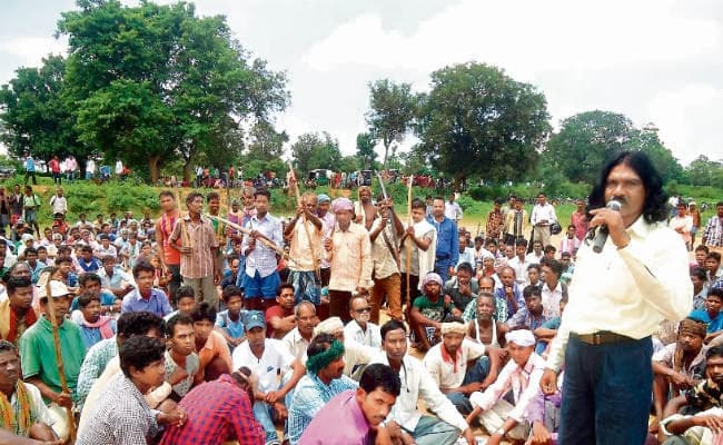 झारखंड : डीएसपी सहित दर्जनों पुलिस वालों को रात भर बनाया बंधक, कहा - मुख्यमंत्री को भी नहीं घुसने देंगे